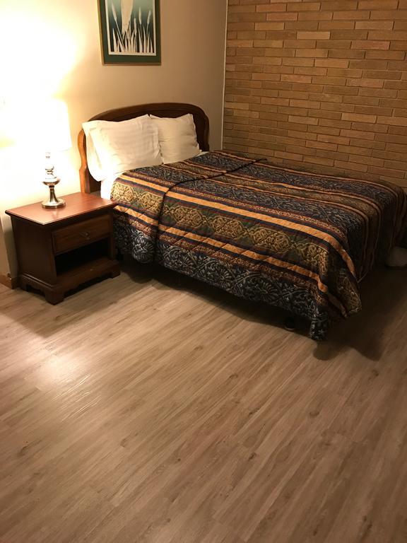 Lakeview MotelTwo Rivers エクステリア 写真